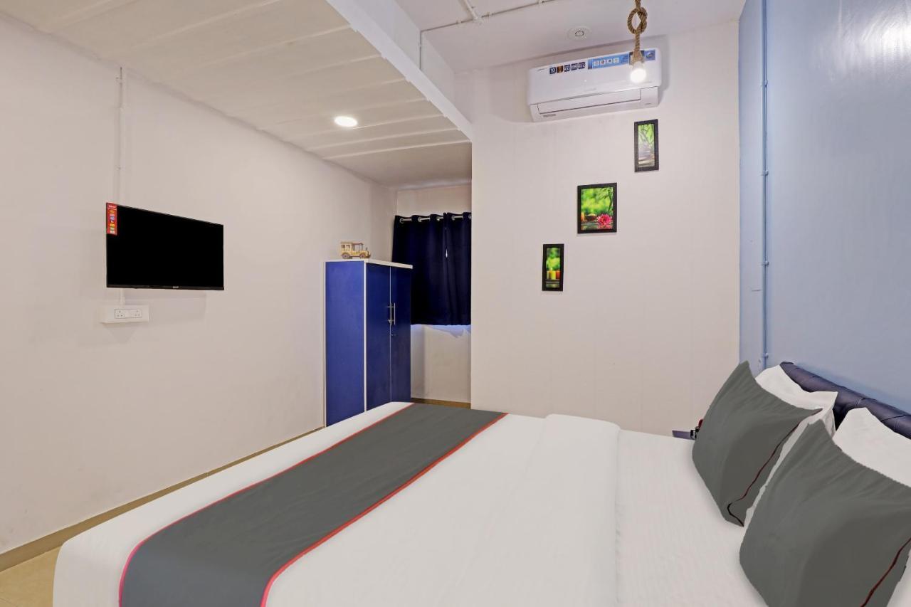 Hotel Solitaire, Best Luxurious Hotel Ac Rooms In スーラト エクステリア 写真